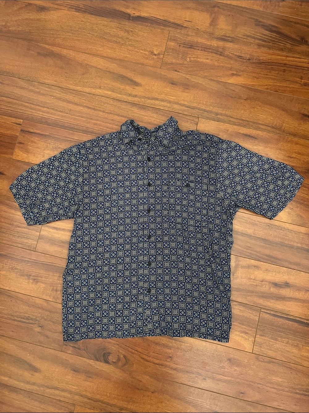 Vintage Y2K Dad Shirt with Retro And Geometric Pattern - Picture 5 of 10